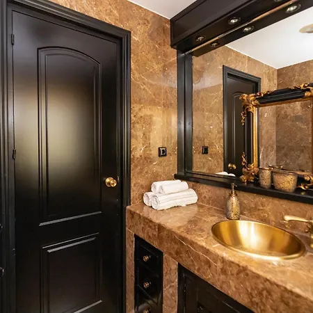 In Puerto Cabopino *