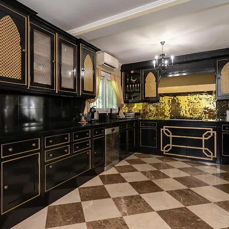 In Puerto Cabopino Marbella