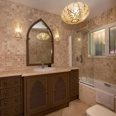 In Puerto Cabopino *