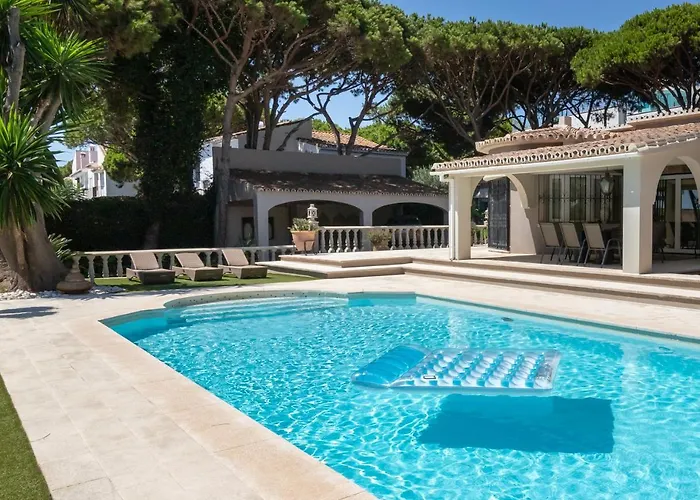 In Puerto Cabopino