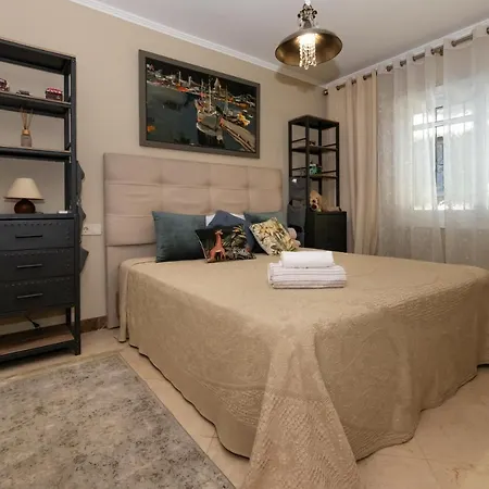 In Puerto Cabopino * マルベーリャ