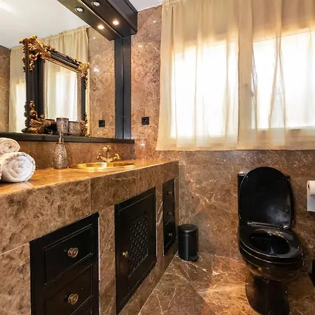 In Puerto Cabopino 別荘 *