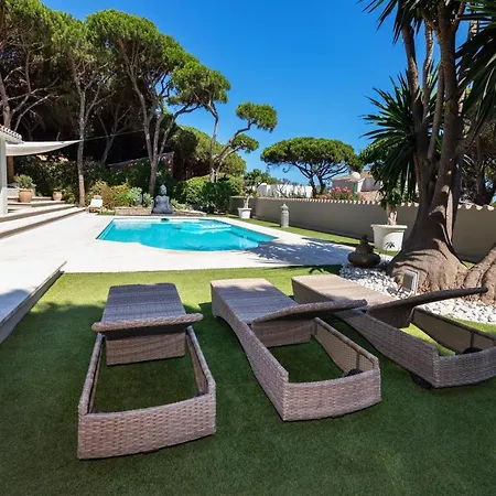 In Puerto Cabopino *