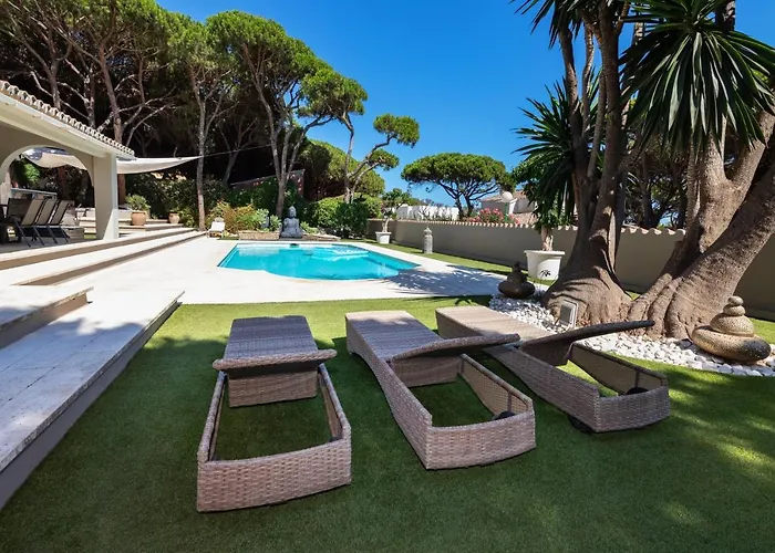 In Puerto Cabopino *